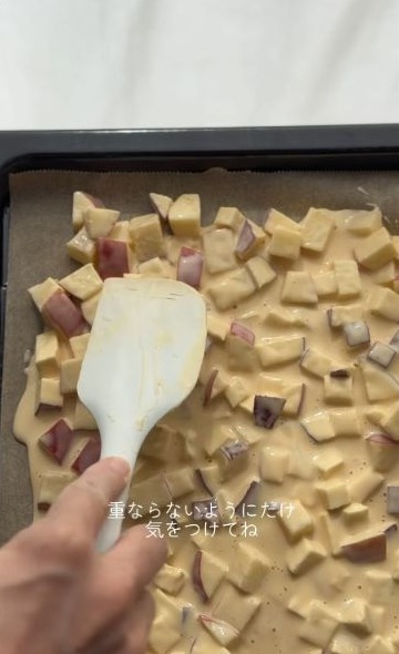 天板に生地を広げる